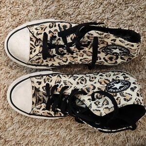 Girls cheetah converse